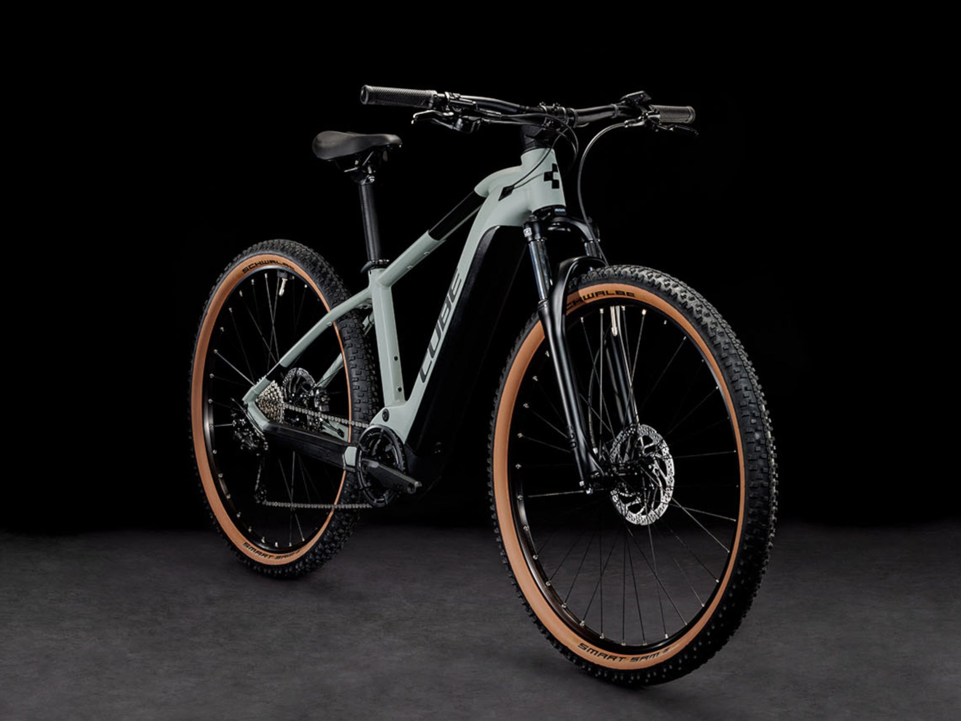 Cube Reaction Hybrid Performance 500 eMTB hardtail swampgrey n black front right side profile on Fly Rides
