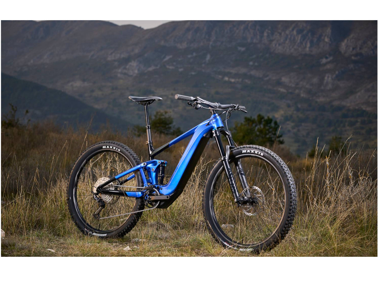 Giant Trance X E  + 2 Pro 29 eMTB full suspension sapphire side profile mountains in background